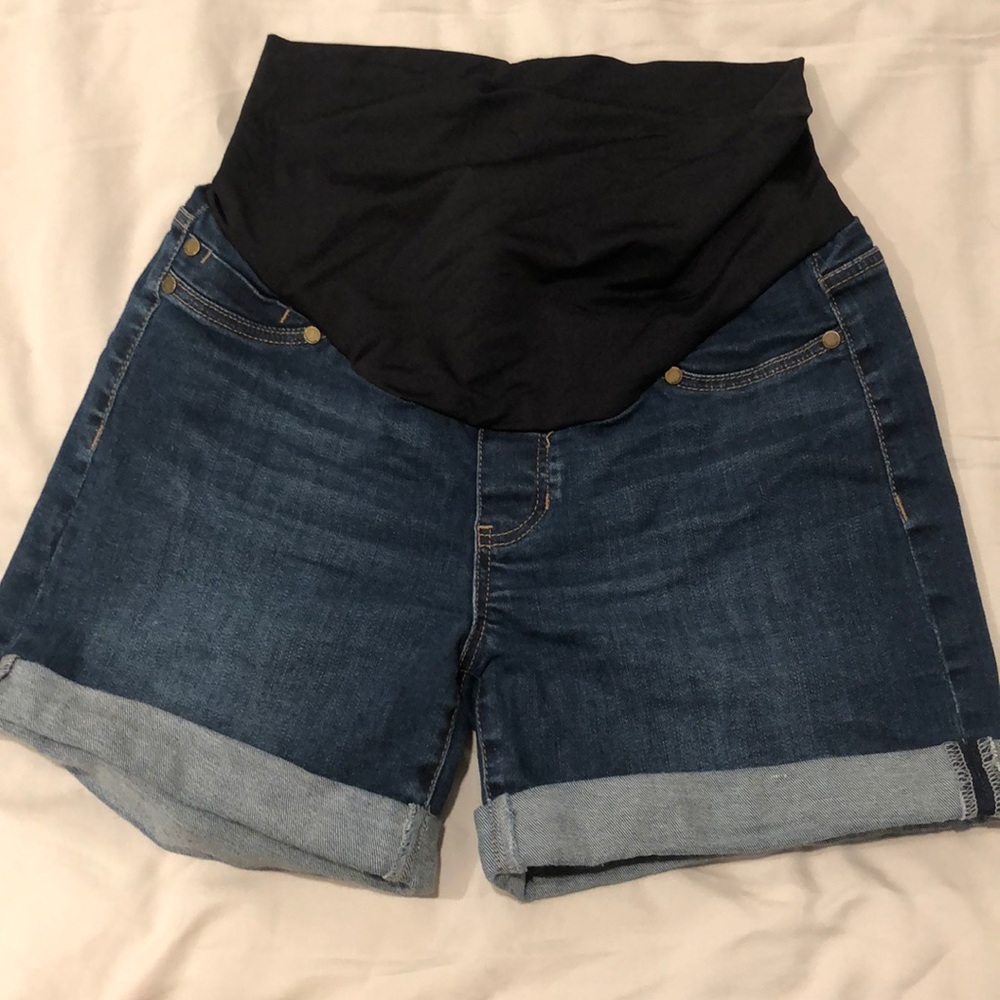 Stitch Fix maternity shorts.